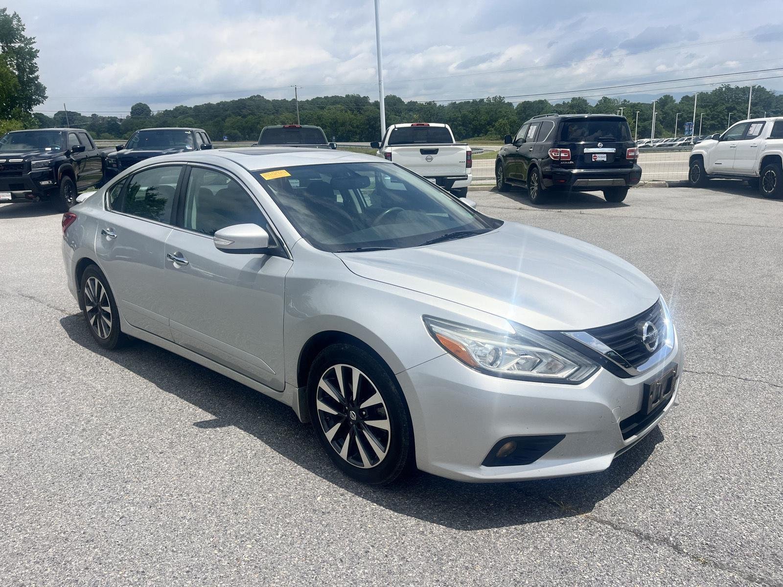 Used 2017 Brilliant Silver Nissan 2.5 SV image 1