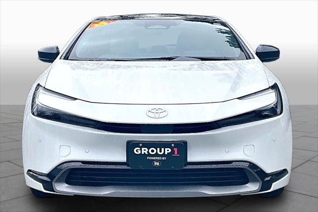 Certified Used 2025 WIND CHILL PEARL Toyota  image 4