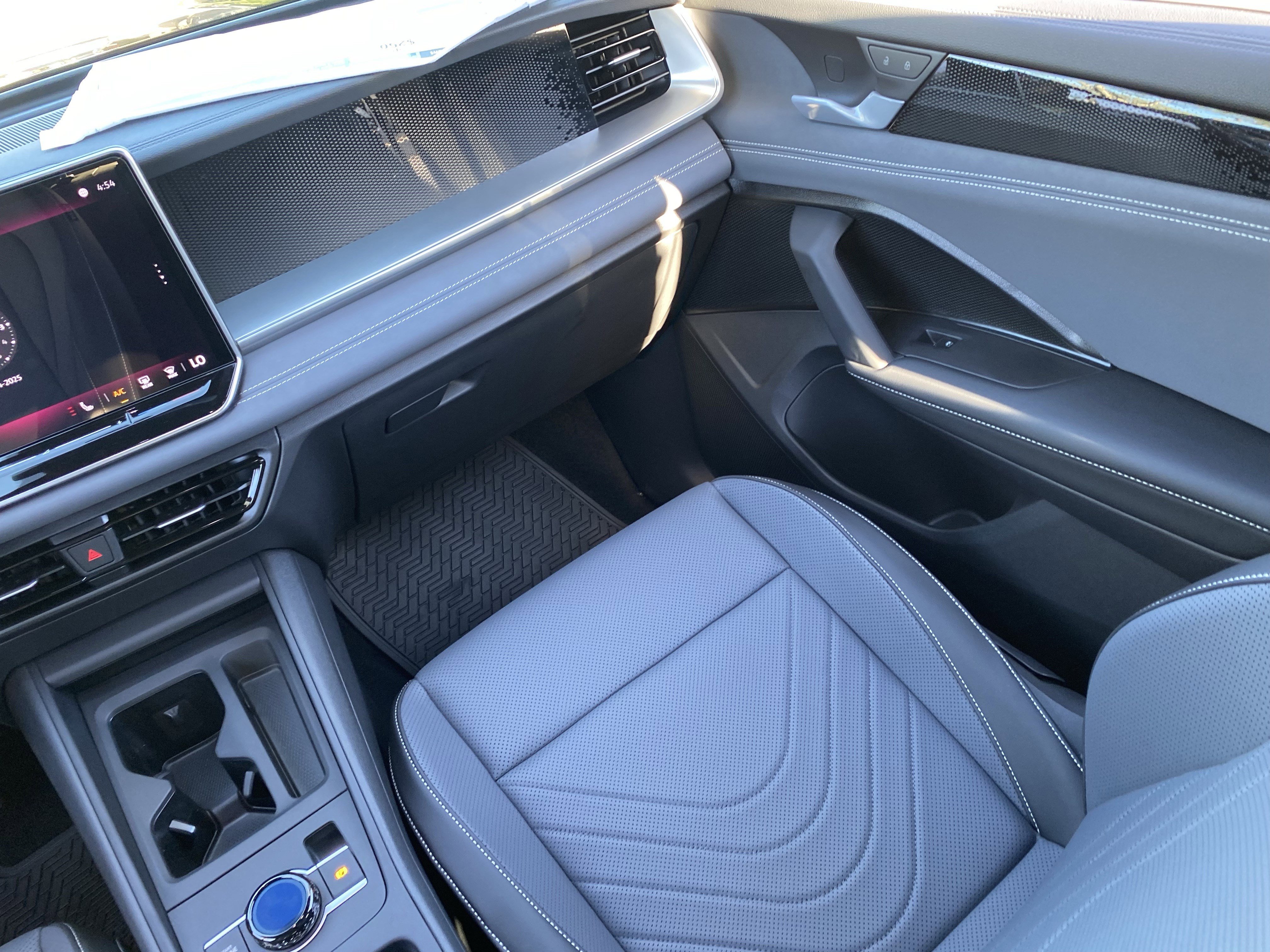 2026 Volkswagen Tiguan SE R-LINE BLACK - Photo 12
