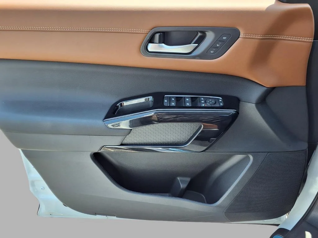 New 2026 White Nissan Platinum image 19