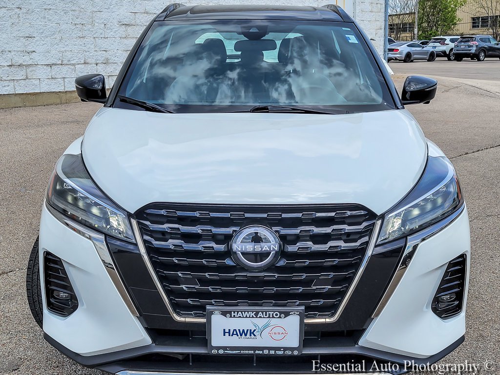 Used 2023 Aspen White Tricoat/Super Black Nissan SR image 4