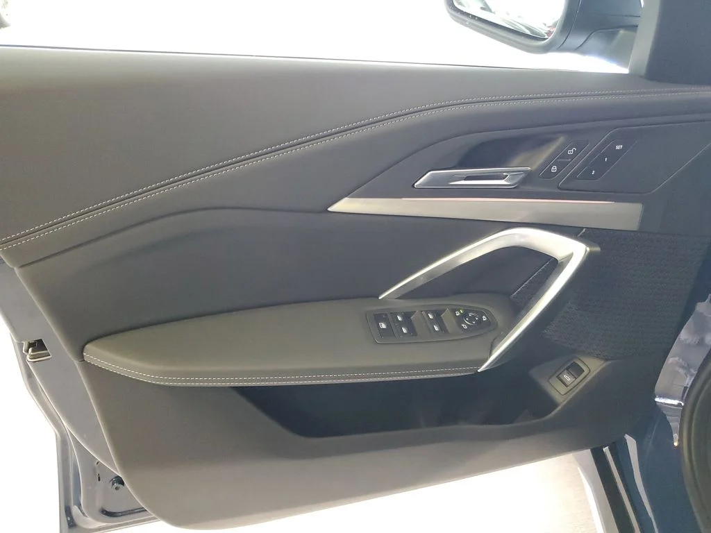 Used 2026 Blue BMW xDrive28i image 14