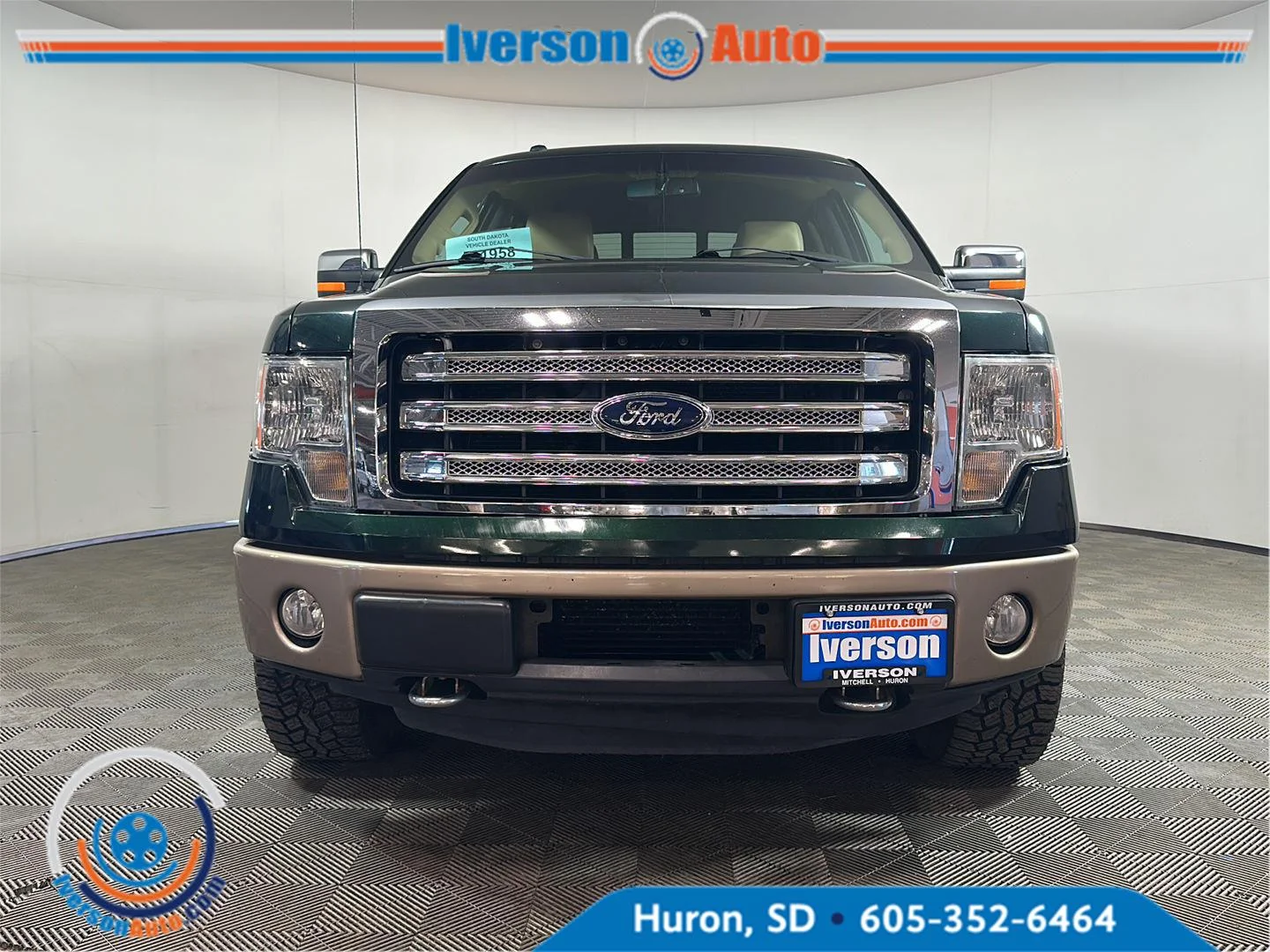 Used 2013 Green Gem Metallic/Pale Adobe Metallic Ford Lariat image 2