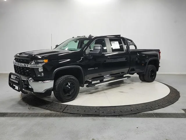 Used 2022 Black Chevrolet LT image 3