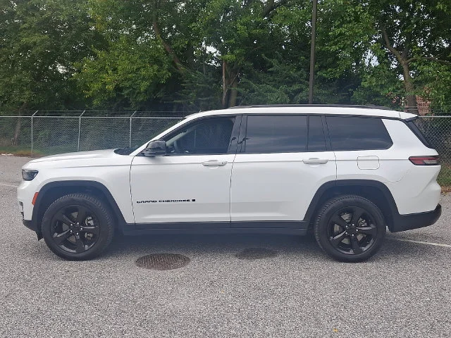 Used 2023 White Jeep Limited image 6