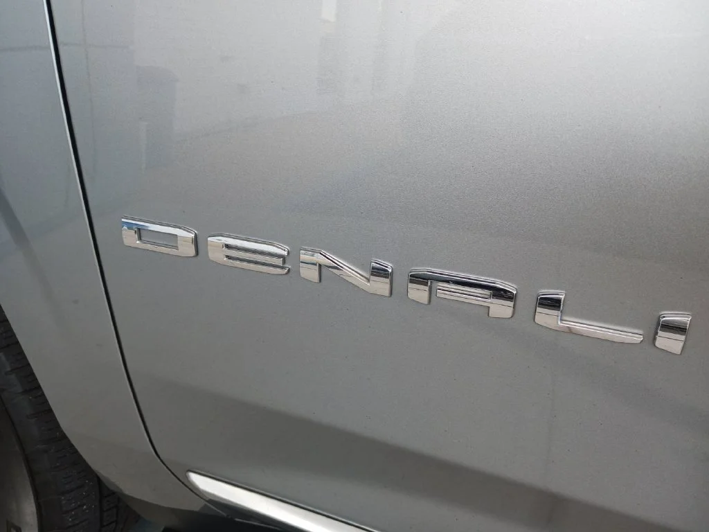 Used 2025 Sterling Metallic GMC Denali image 31