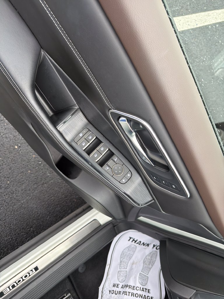 Used 2023 White Nissan Platinum image 13