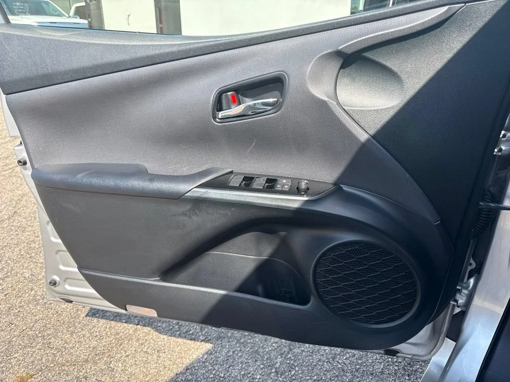 Used 2022 Silver Toyota L Eco image 21