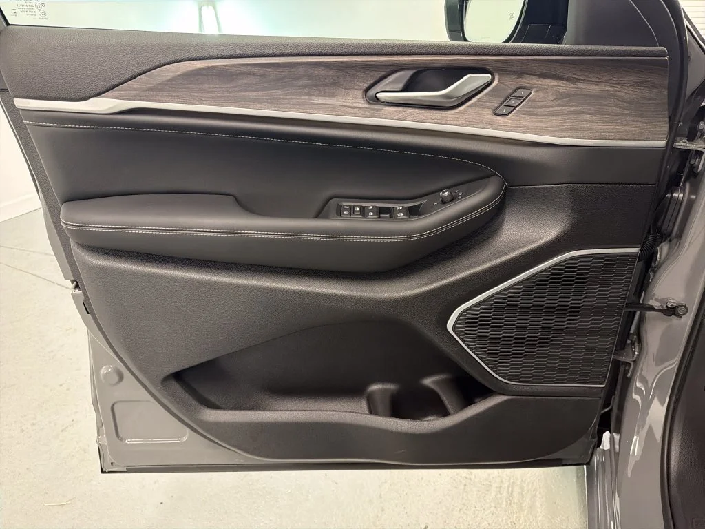 New 2027 Gray Jeep Limited image 19