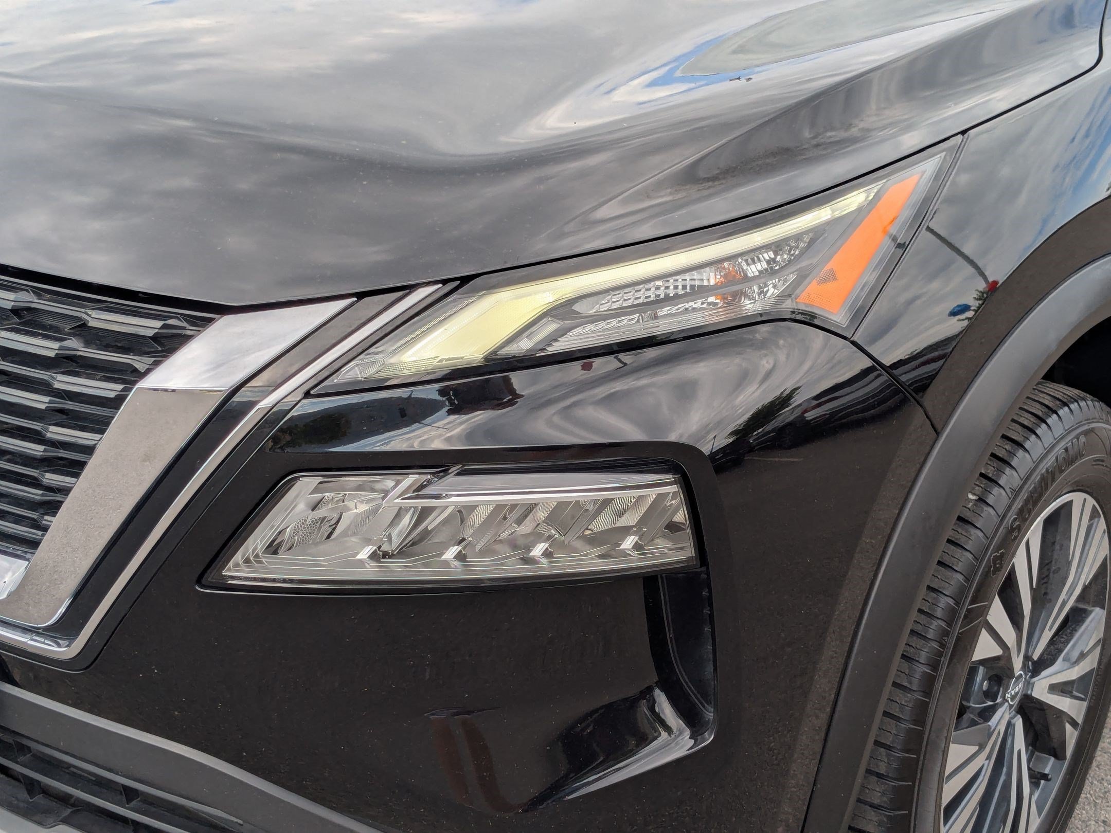 Used 2023 Super Black Nissan SV image 10