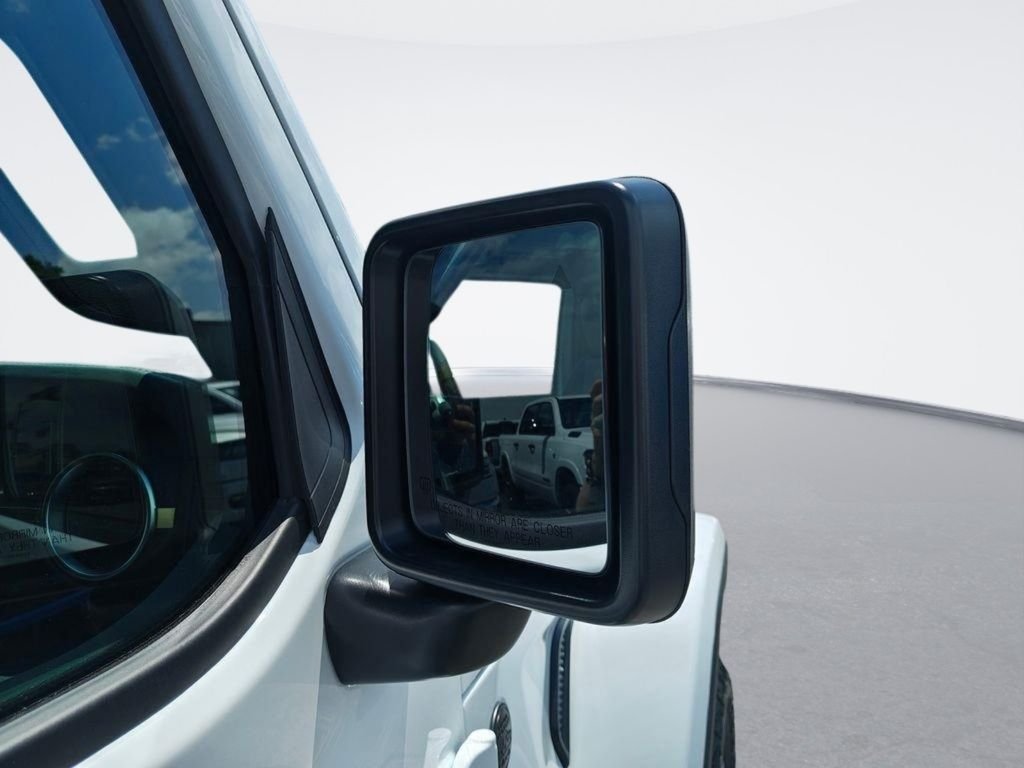 New 2026 Bright White Clear-Coat Exterior Paint Jeep Sahara image 17