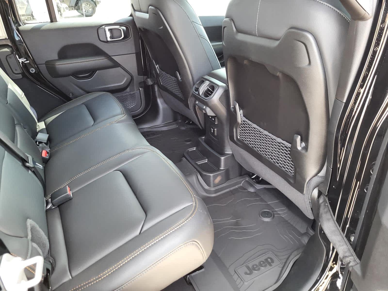 2025 Jeep Wrangler 4-Door Sahara - Photo 11