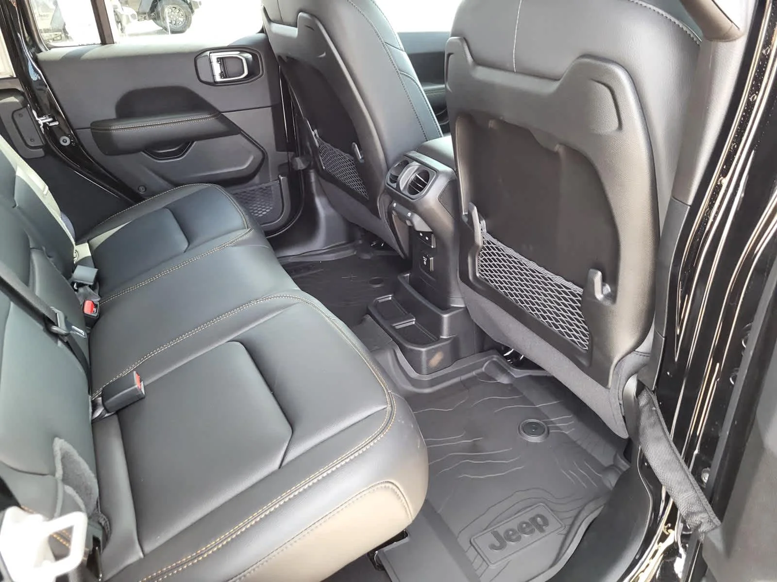 2025 Jeep Wrangler 4-Door Sahara - Photo 11