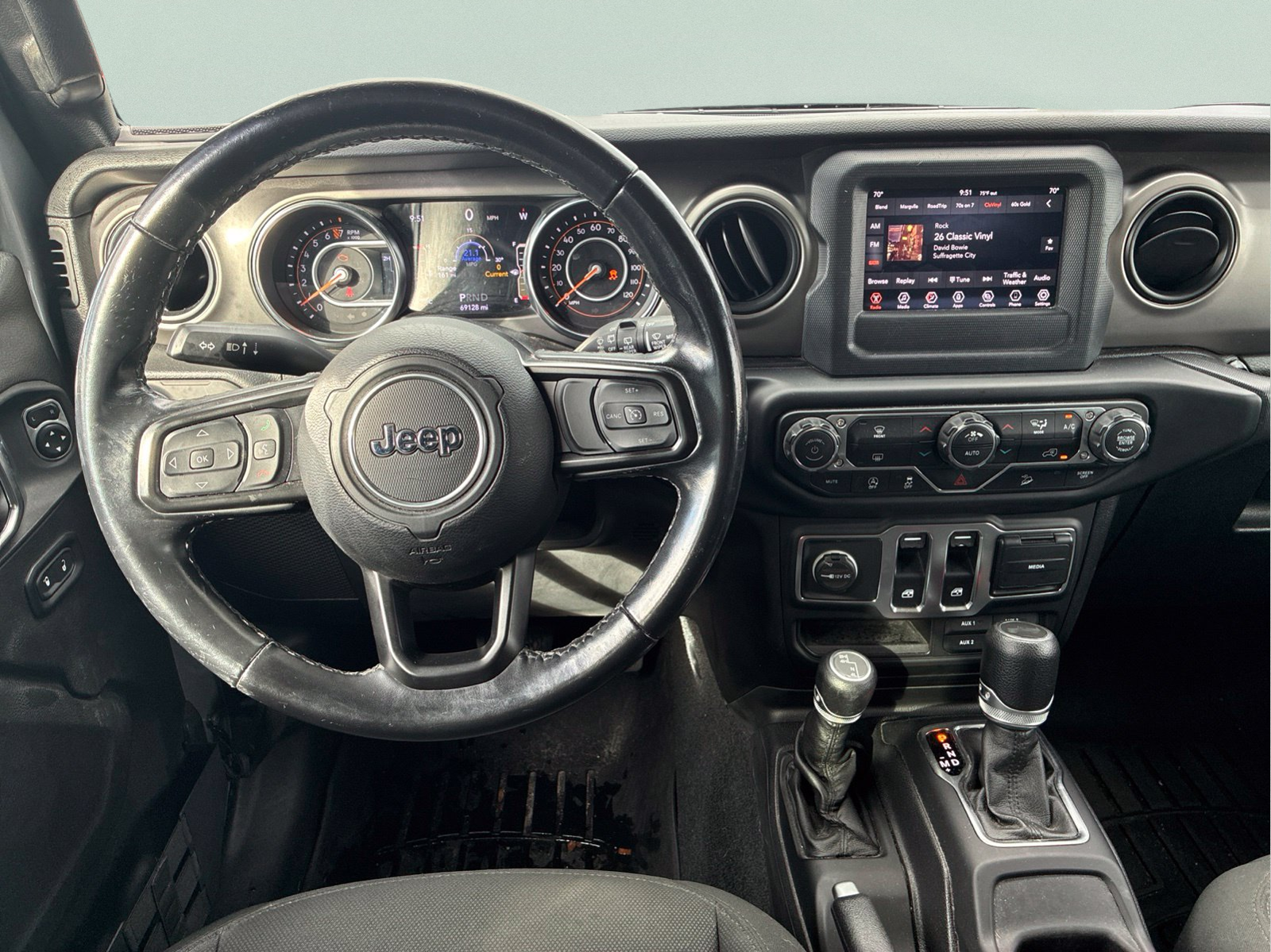Used 2021 Silver Jeep Sport S image 21
