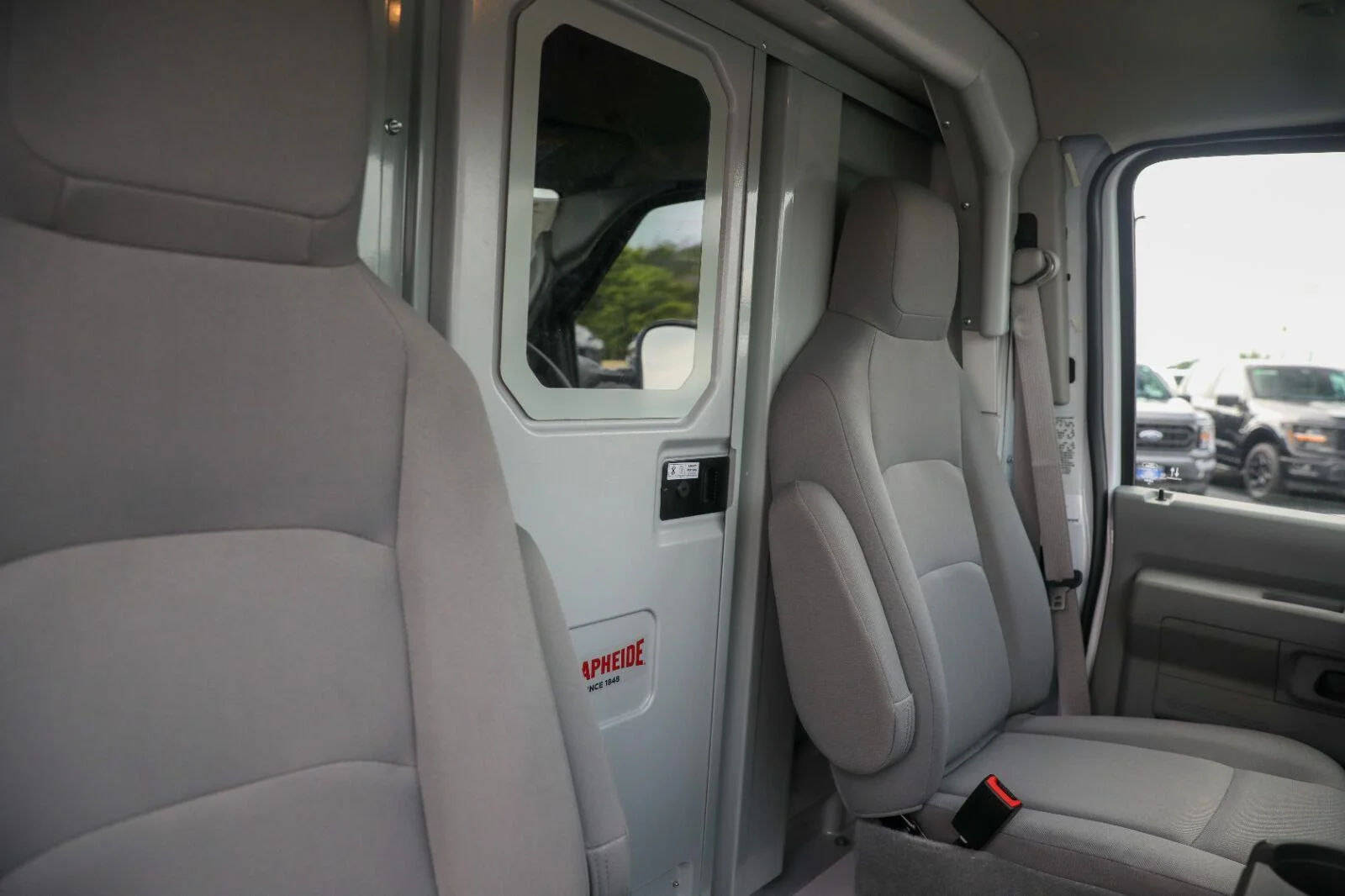 New 2027 Oxford White Ford E-350 SRW image 22