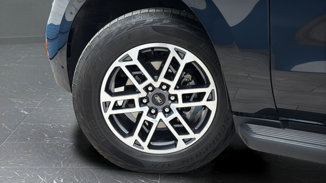 Used 2025 Agate Black Metallic Ford Active image 39