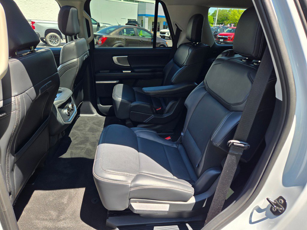 Used 2025 Space Silver Meta Ford Platinum image 22
