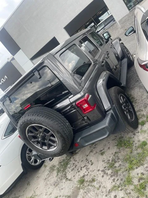 Used 2021 Gray Jeep Unlimited Sahara image 12
