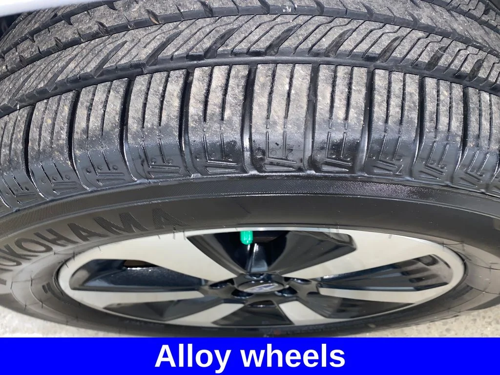 Used 2018 Silver Subaru 2.5i Limited image 18
