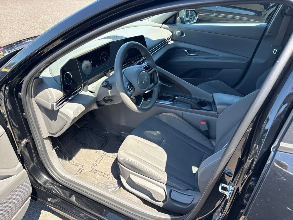 Used 2024 Black Hyundai SEL image 13