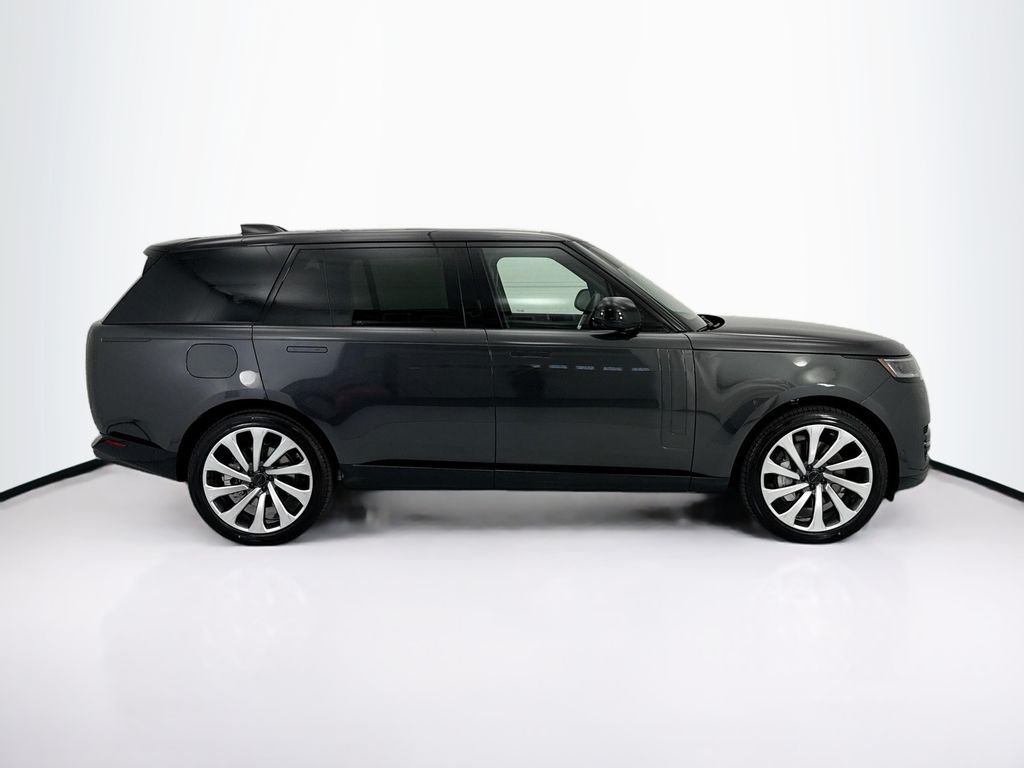 New 2026 Carpathian Gray Premium Metallic Land Rover SE image 4