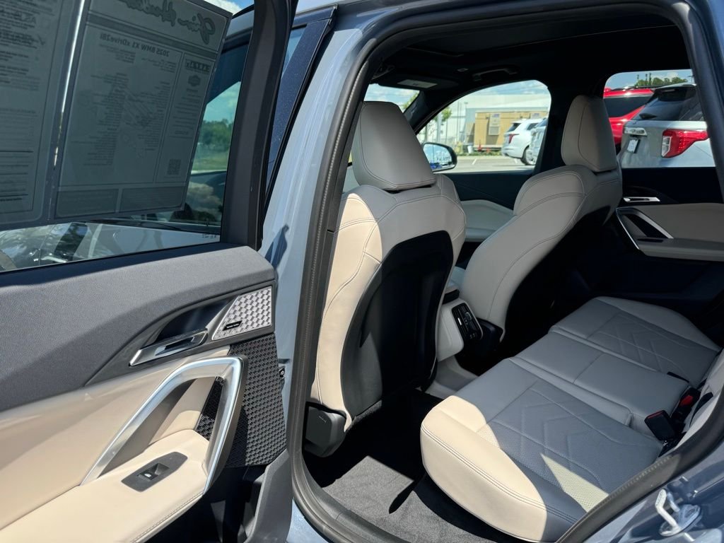 Used 2025  BMW xDrive28i image 37