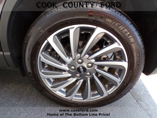Used 2023 Crystal Red Metallic Lincoln Reserve image 25
