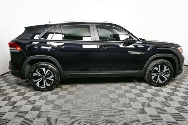New 2026 Deep Black Pearl Volkswagen 2.0T SE image 4