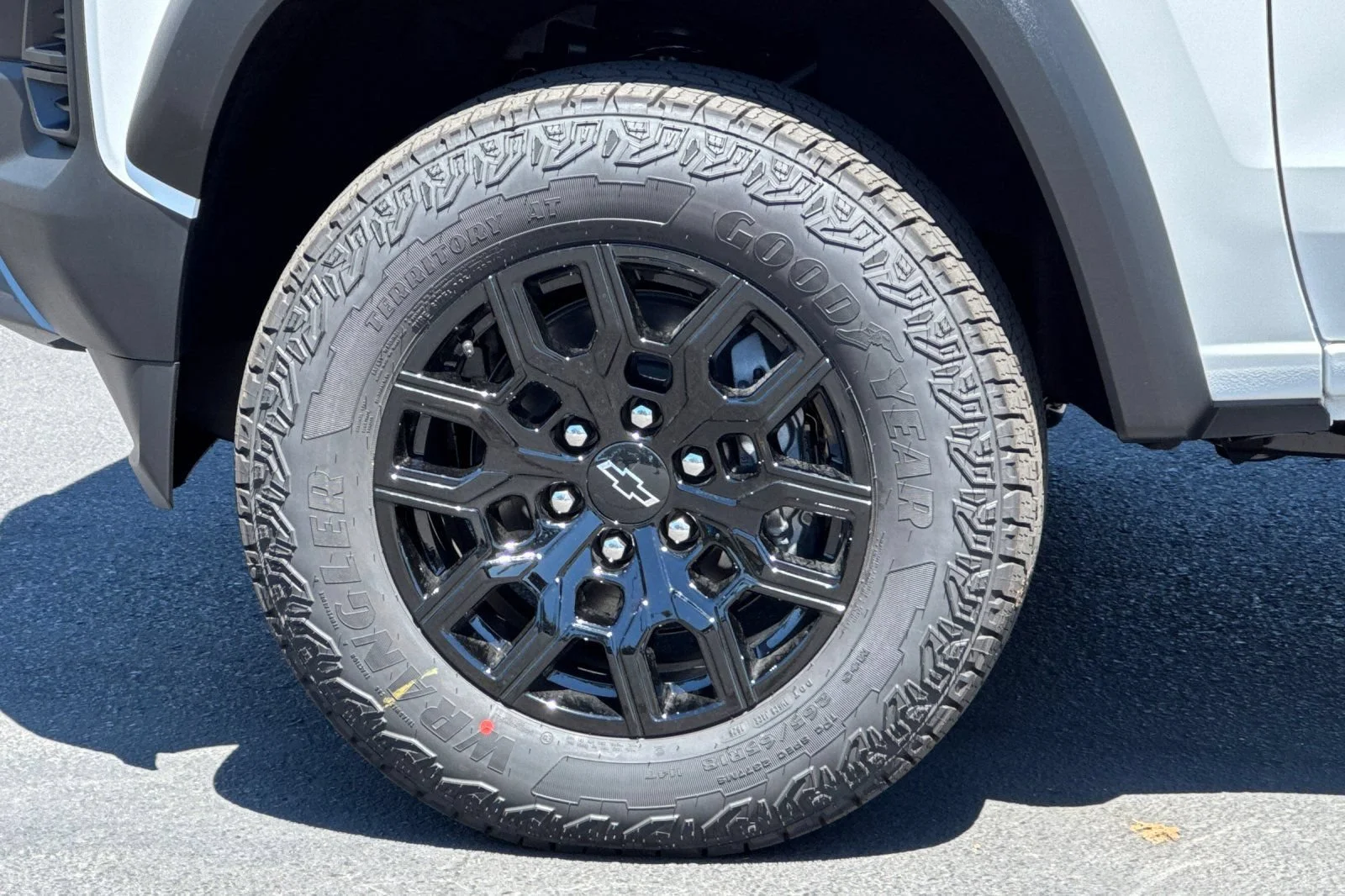 New 2026 Summit White Chevrolet Trail Boss image 23