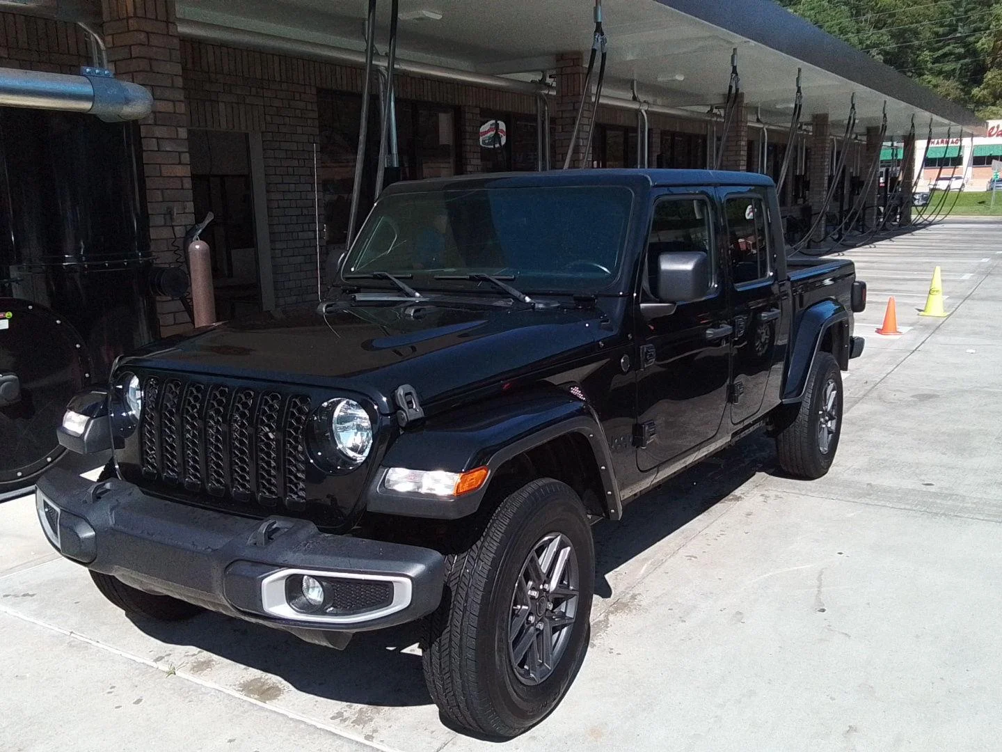 Used 2022 Black Clearcoat Jeep Sport S image 1