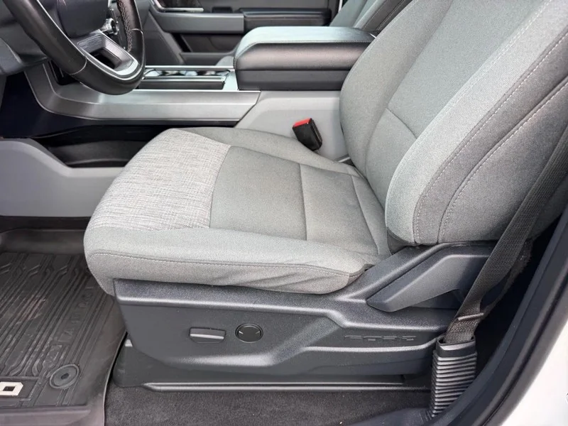 Certified Used 2023 Oxford White Ford XLT image 18