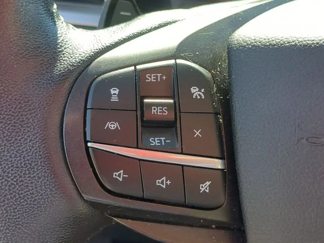 Used 2020 Red Ford XLT image 16