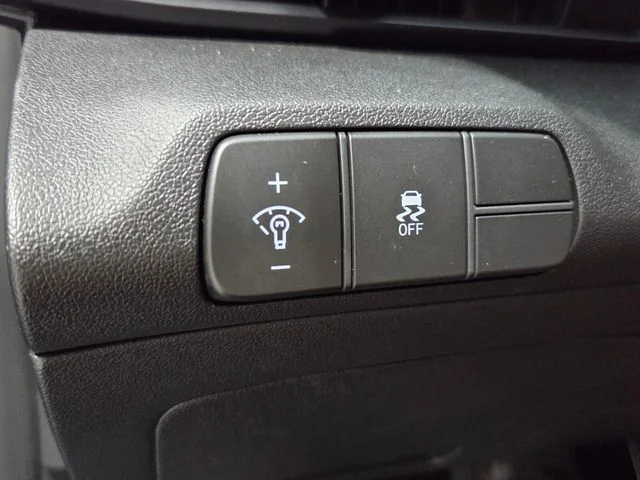 Used 2025 Gray Hyundai SEL Sport image 27