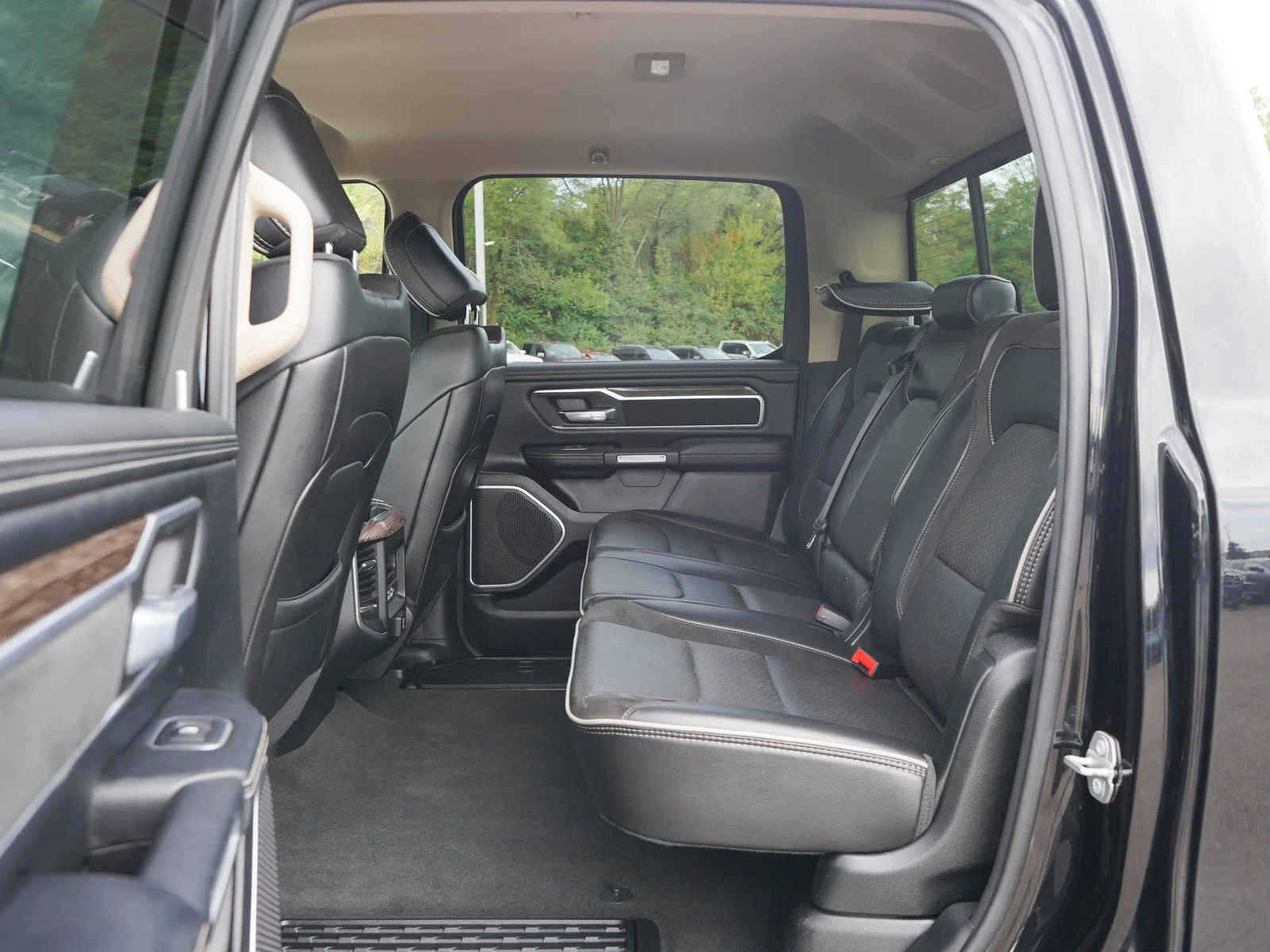 Used 2020 Diamond Black Crystal Pearlcoat Ram Laramie image 17