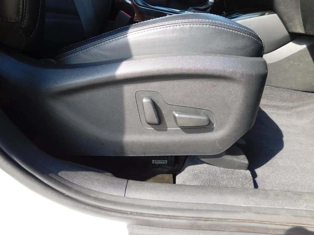 Used 2020 White Kia SX image 19