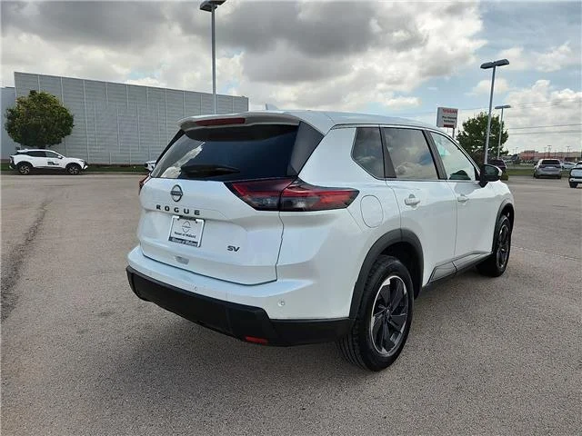 Used 2024 Everest White Pearl Nissan SV image 5