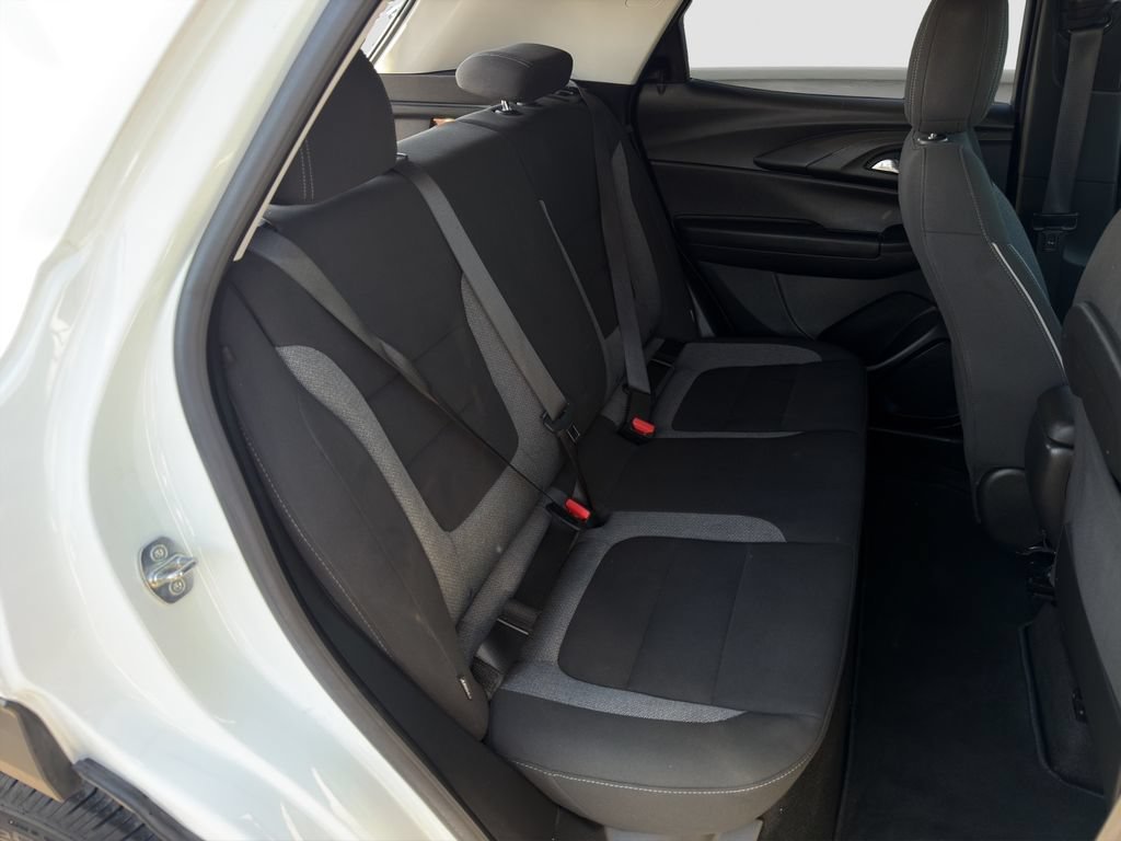Used 2023 SUMMIT WHITE Chevrolet LT image 19