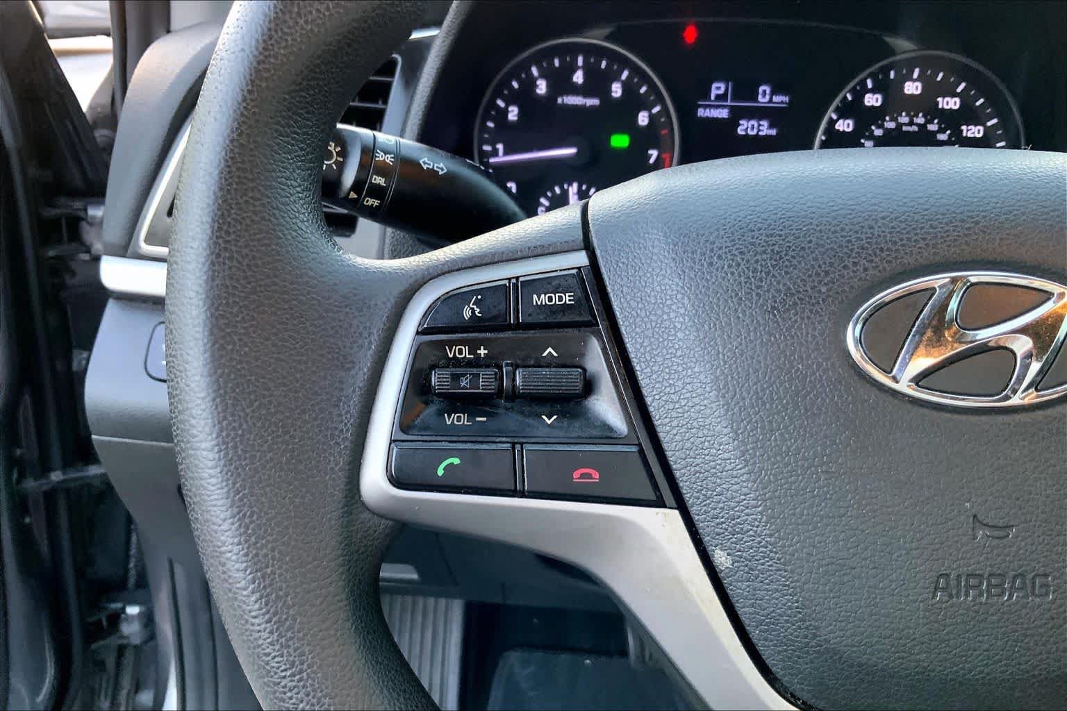Used 2018 Machine Gray Hyundai SE image 22