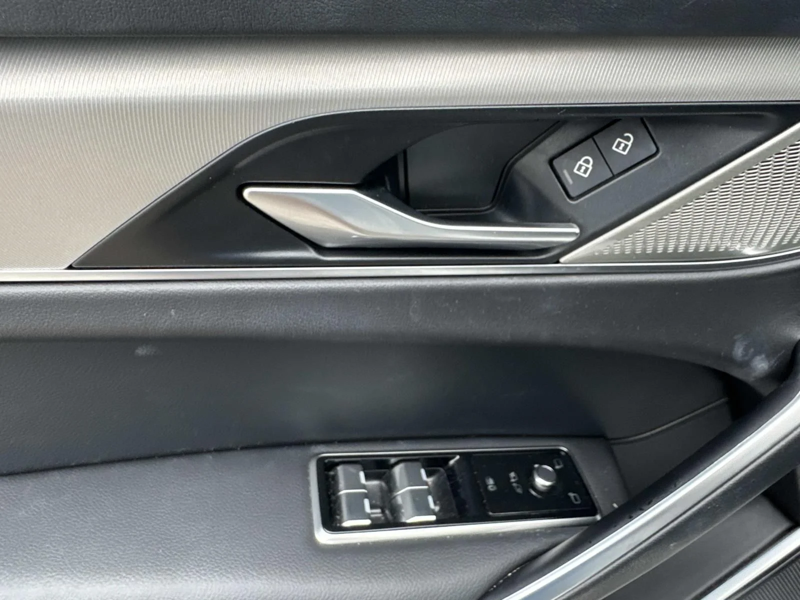 2025 Jaguar F-PACE R-Dynamic S - Photo 20