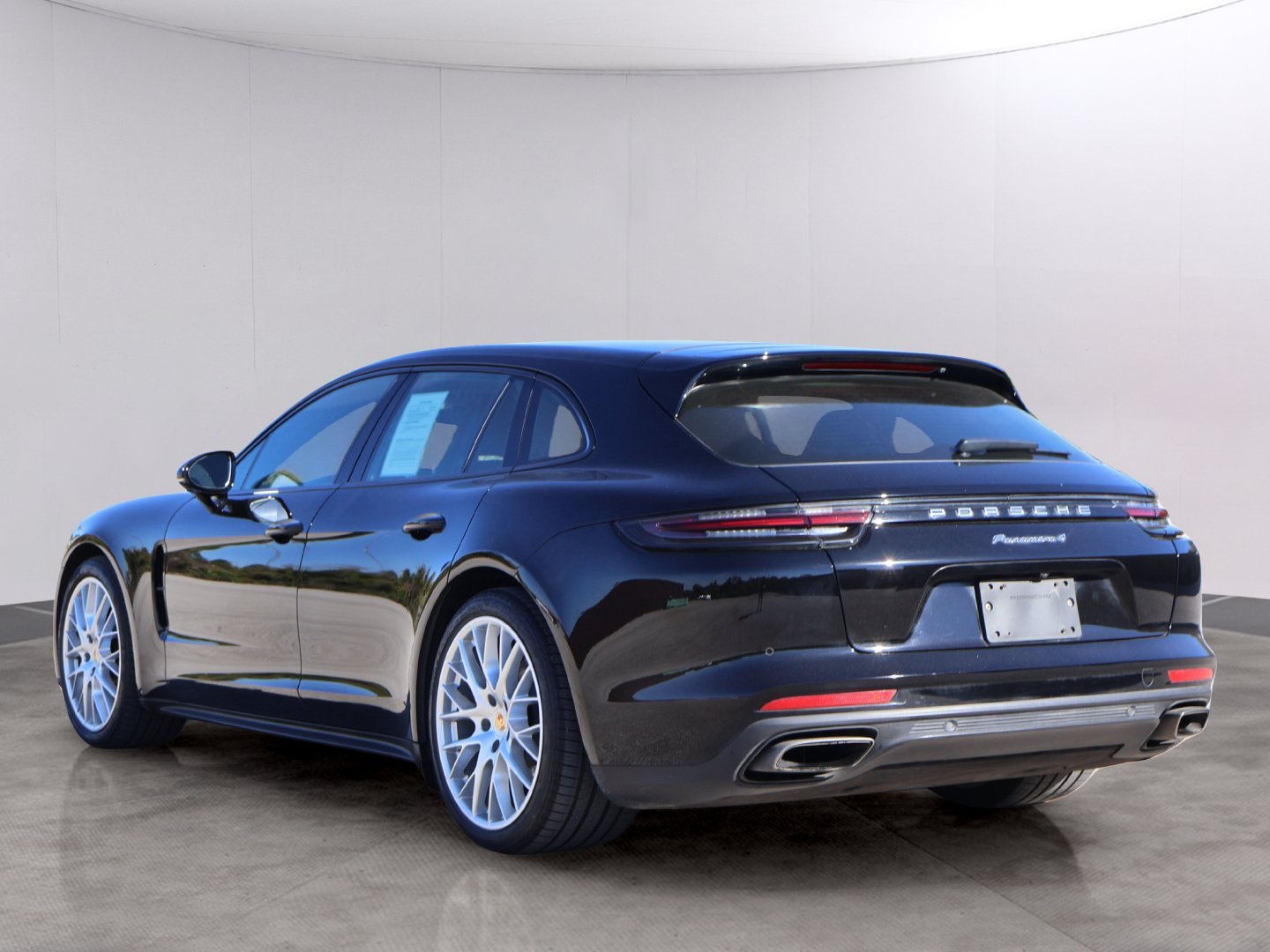 Used 2018 Black Porsche 4 image 3