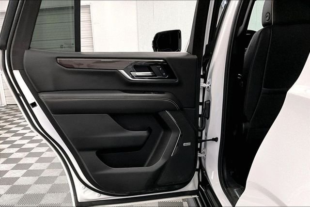 Used 2025 Summit White GMC Elevation image 23