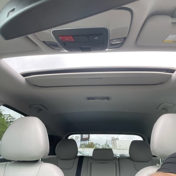 Used 2025 Red Hyundai SEL Convenience image 16