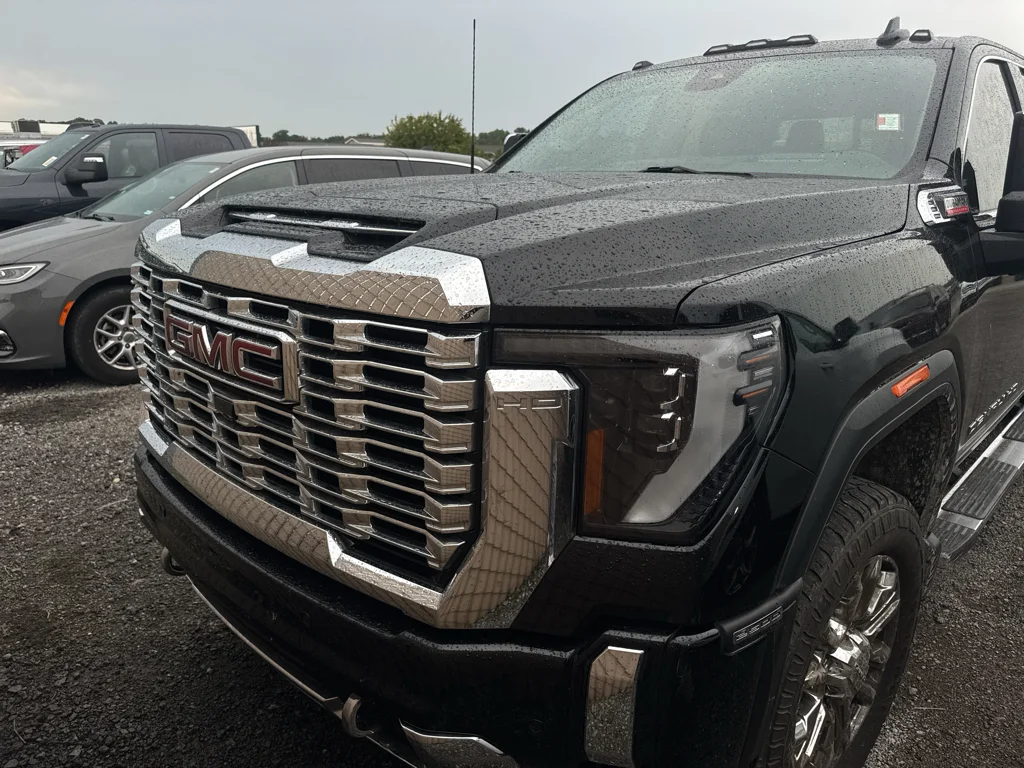 Used 2024 Onyx Black GMC Denali image 2