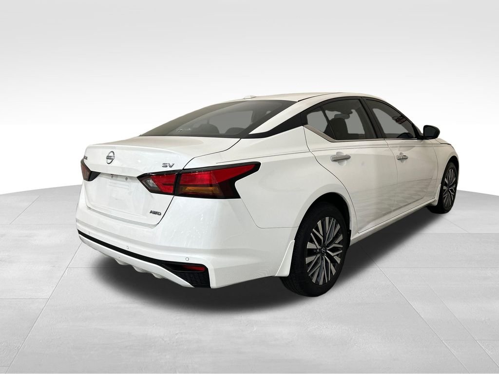 Used 2024 White Nissan 2.5 SV image 5