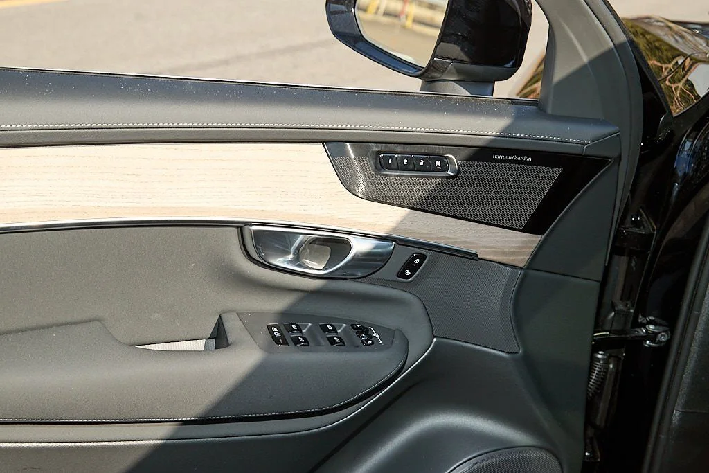 New 2026 Onyx Black Volvo Plus image 11