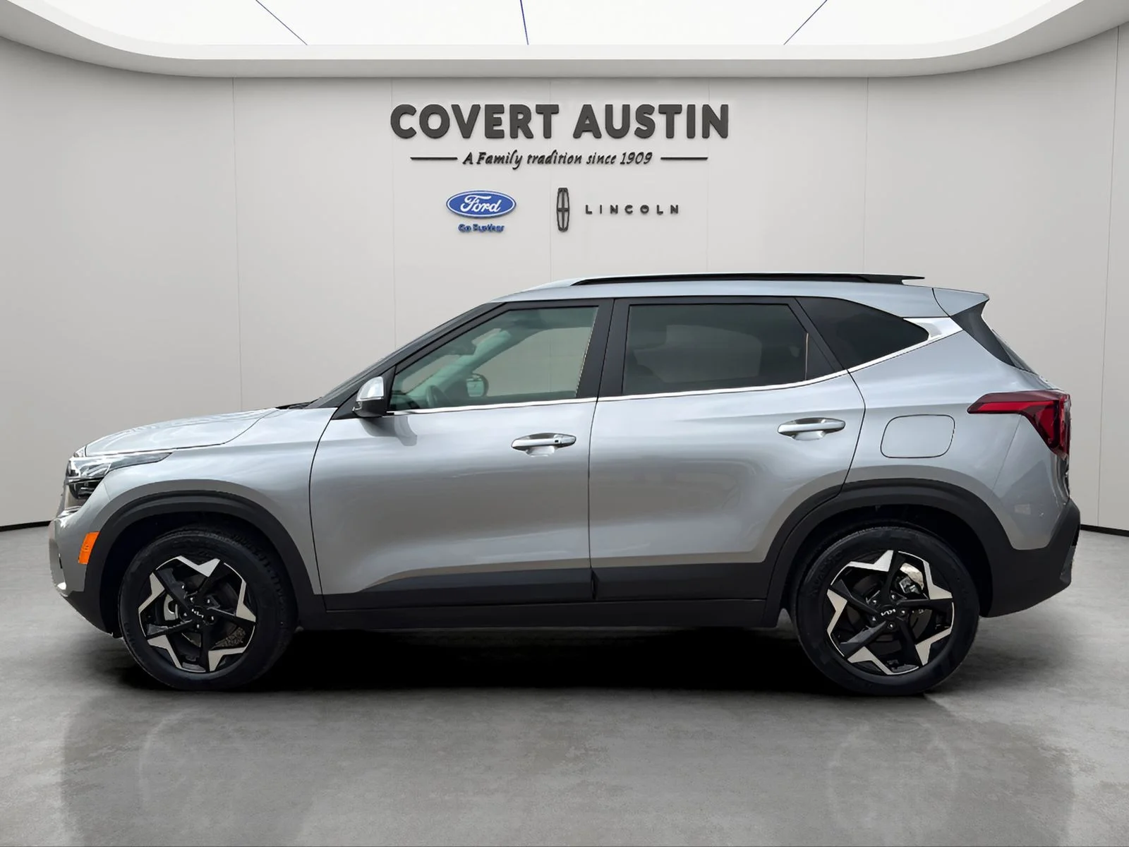 Used 2025 Gray Kia EX image 2