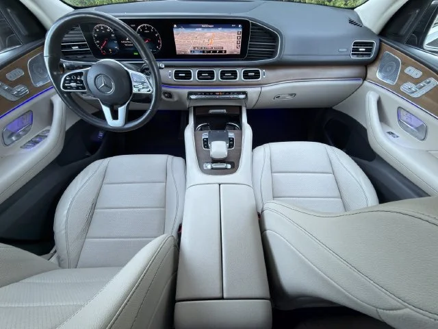 Used 2020 Gray Mercedes-Benz 4MATIC® image 11