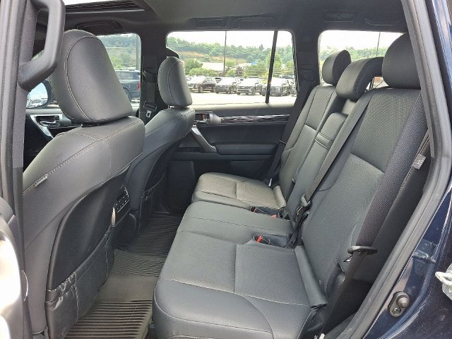 Used 2022  Lexus 460 image 5