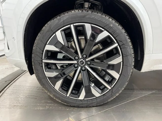 New 2026 Crystal White Volvo Plus image 24