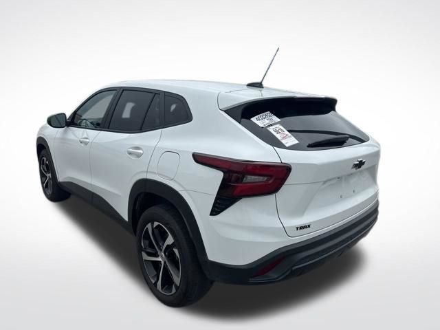 Used 2025 White Chevrolet 1RS image 3